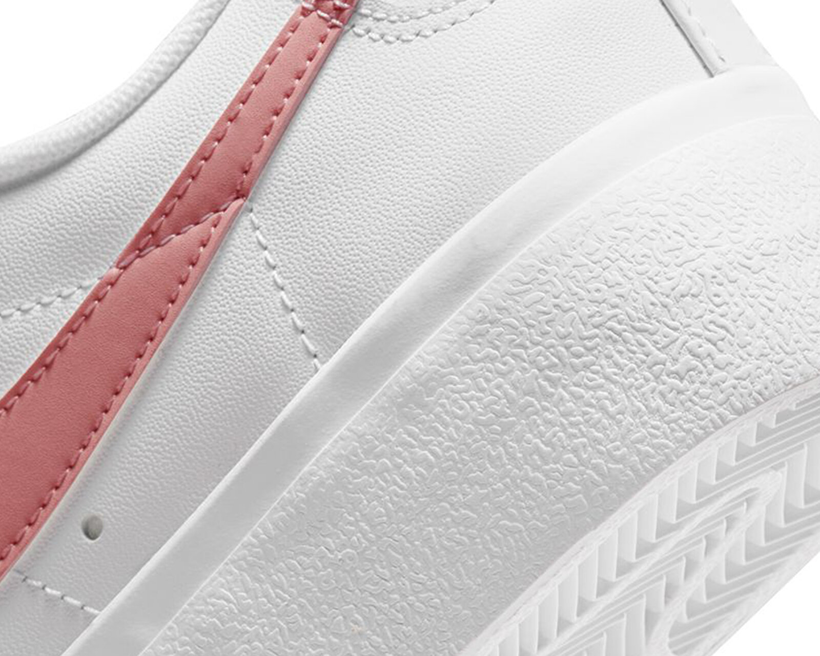 Nike Beyaz Nike Blazer Low Platform