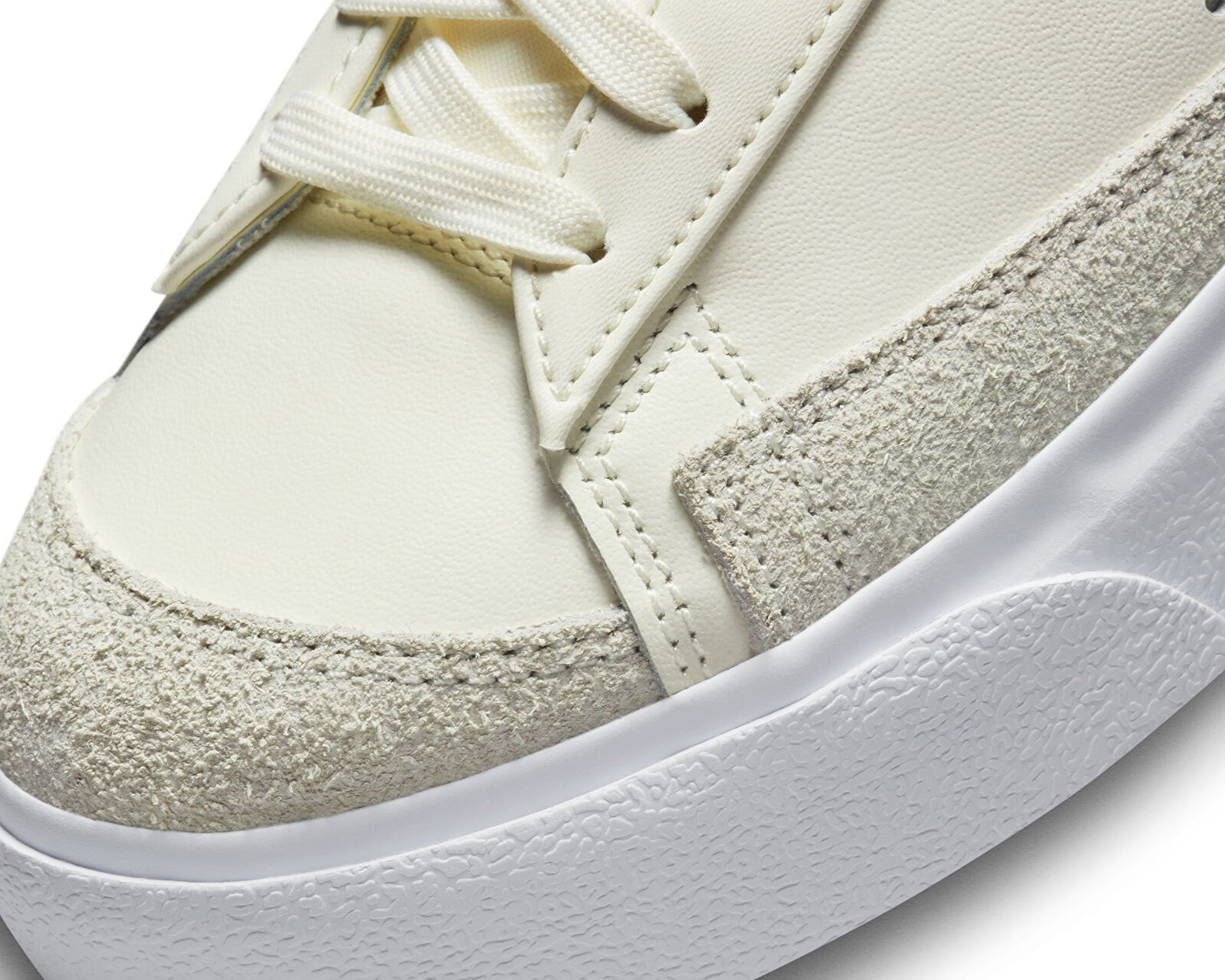 Nike Nike Blazer Low Platform