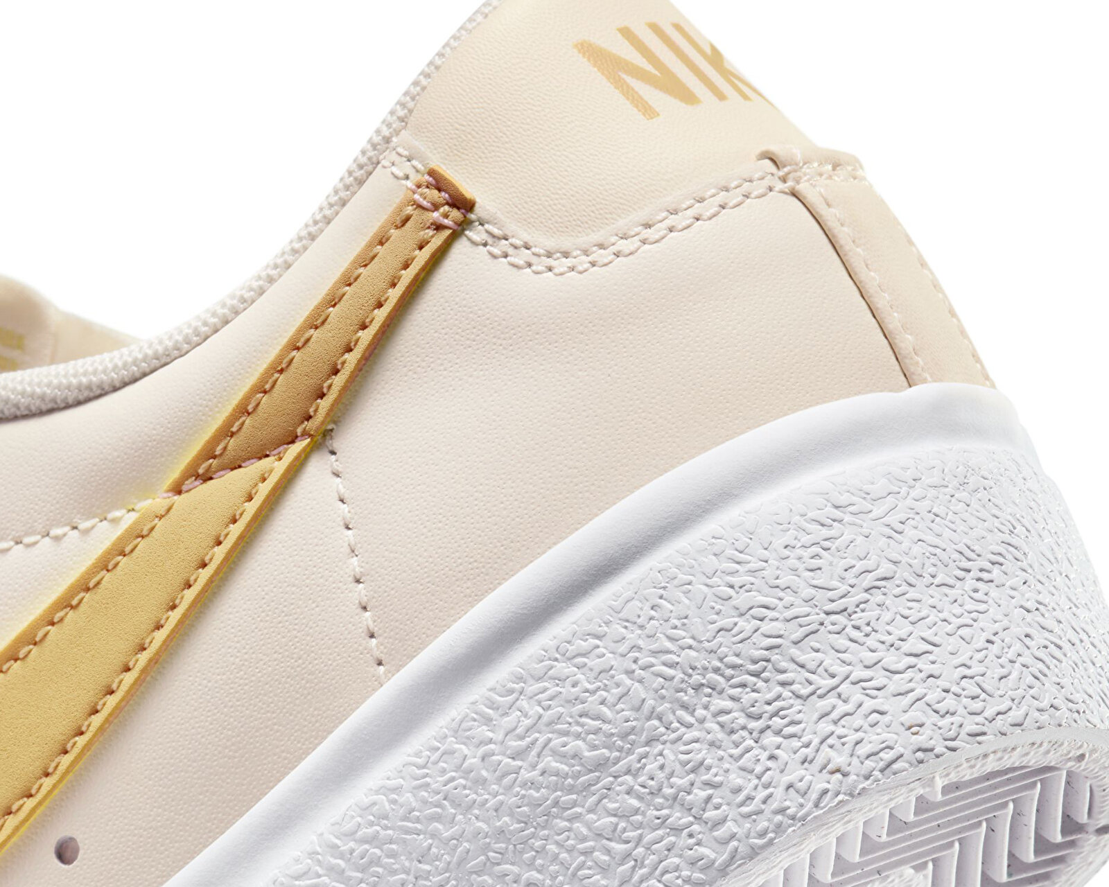 Nike Krem Nike Blazer Low Platform