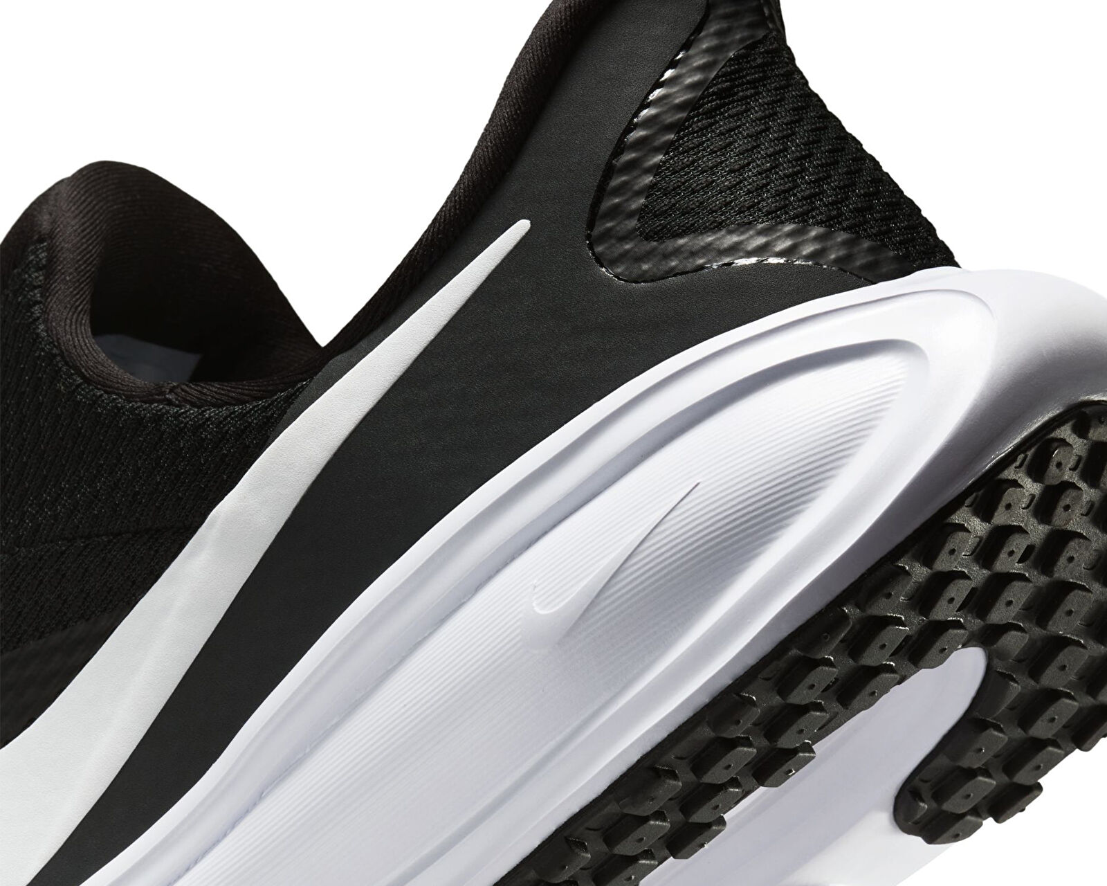 Nike Siyah Nike Revolution 8