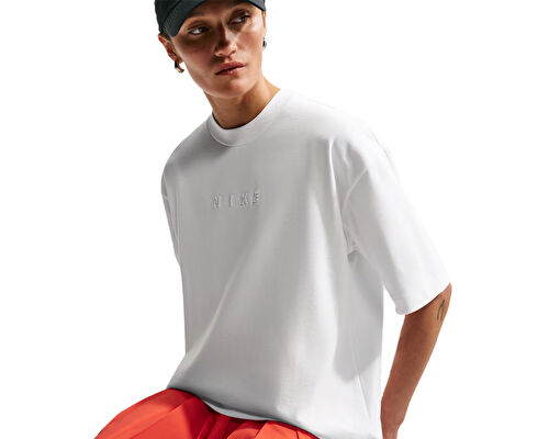 W NSW NK LUXE RLX TEE FA26