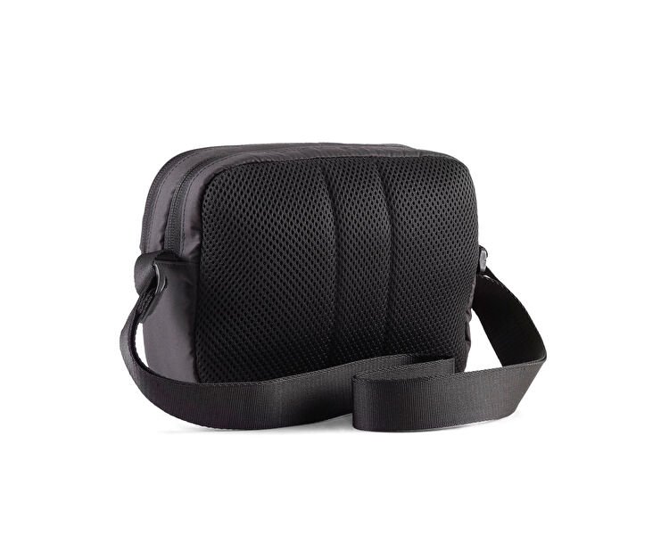 ESSENTIALS CROSSBODY BAG