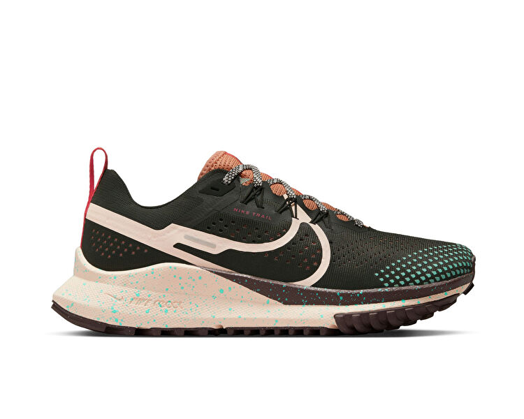 W React Pegasus Trail 4