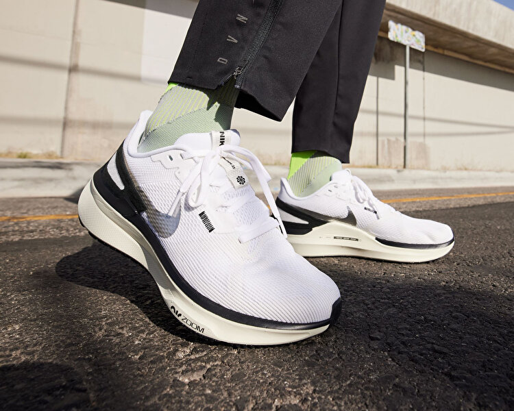 W Air Zoom Structure 25