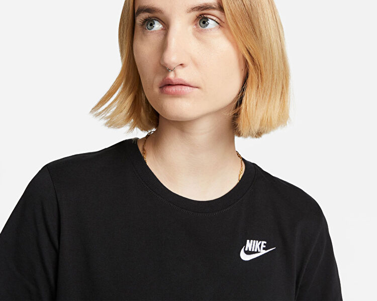 SPORTSWEAR CLUB ESSENTIALS