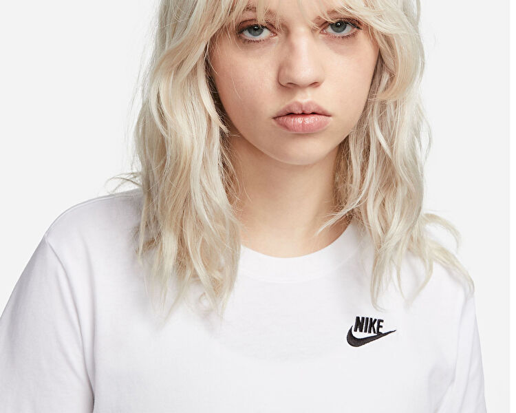 SPORTSWEAR CLUB ESSENTIALS
