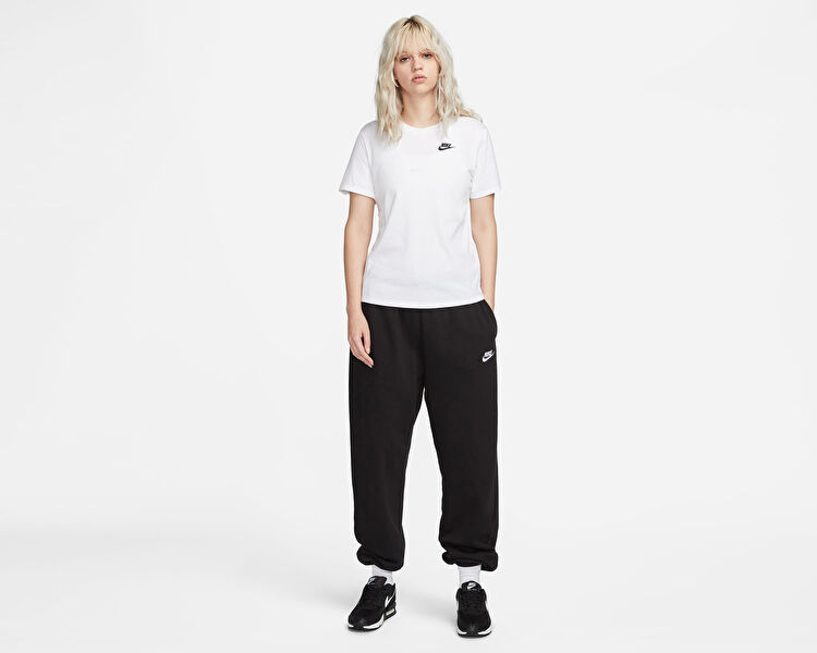 SPORTSWEAR CLUB ESSENTIALS
