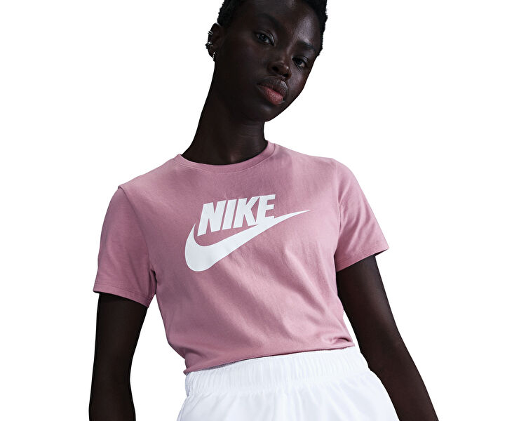 SPORTSWEAR ESSENTIALS