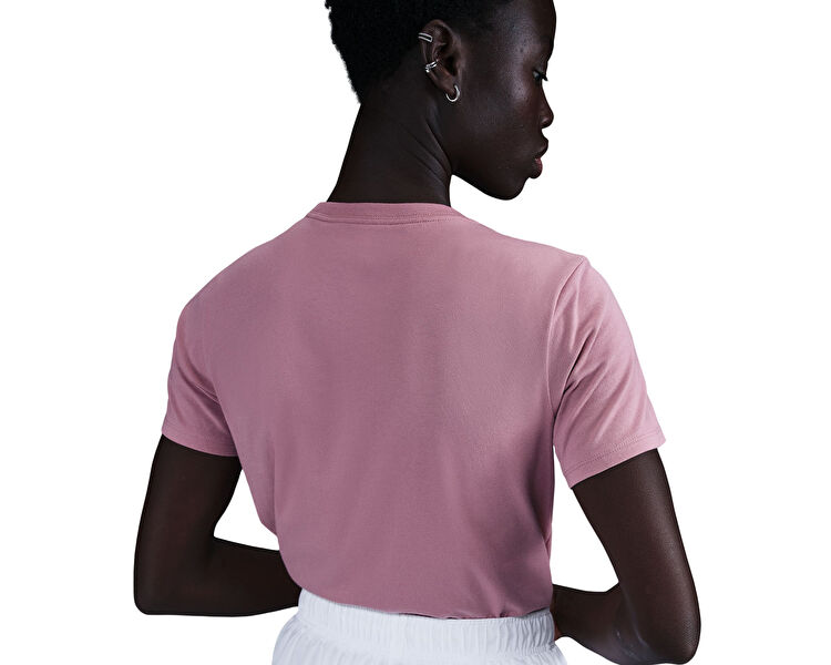 SPORTSWEAR ESSENTIALS
