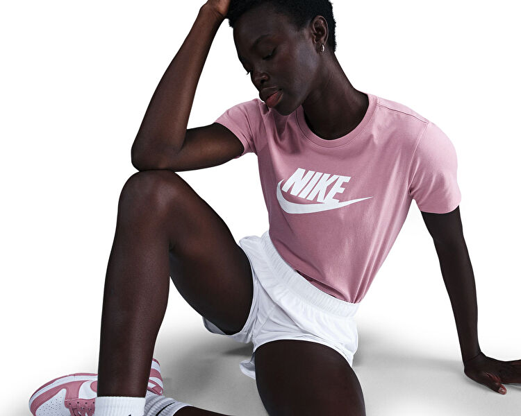 SPORTSWEAR ESSENTIALS