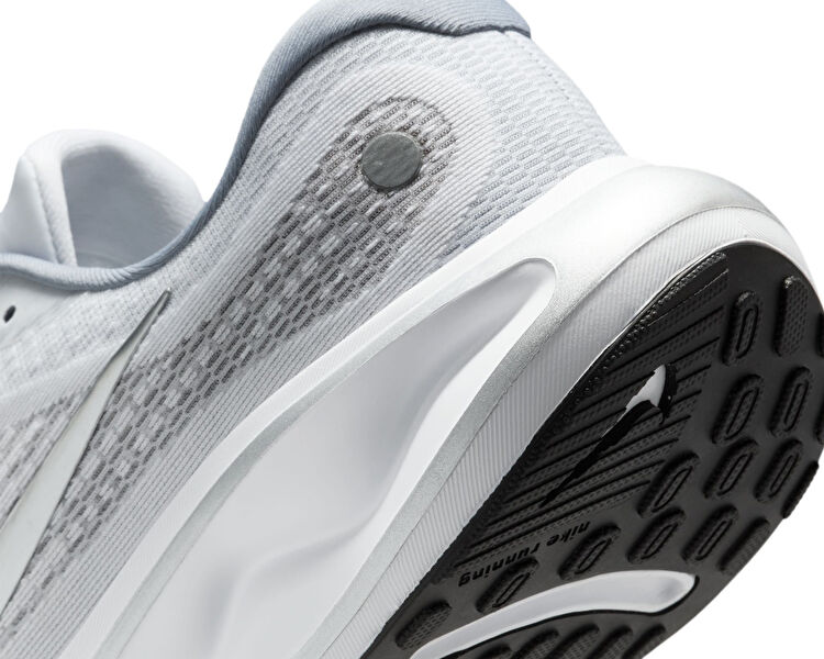 Nike Erkek Journey Run Gri FN0228-104 Nike Erkek Journey Run Gri FN0228-104