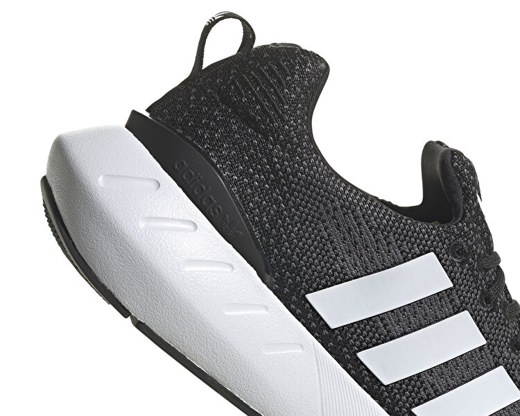 adidas Kadın Swift Run 22 Siyah GZ3496