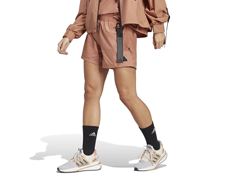 W C Esc Short