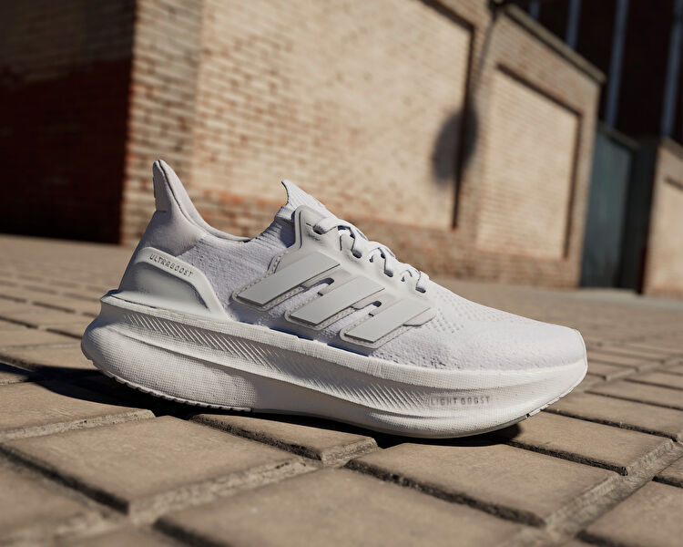 ULTRABOOST 5 W