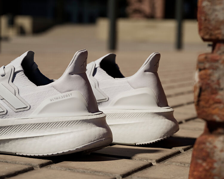 ULTRABOOST 5 W