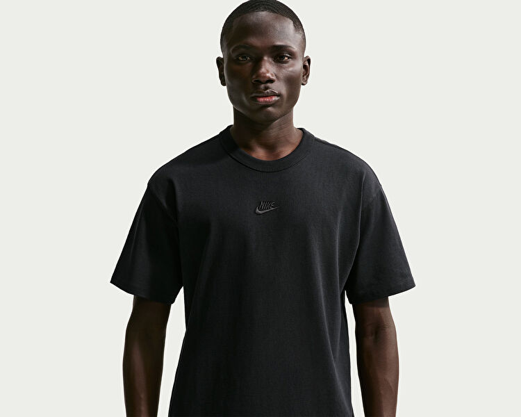 M NSW TEE LSE PREM ESS SUST
