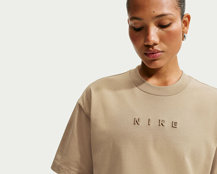 W NSW NK LUXE BXY TEE FA26