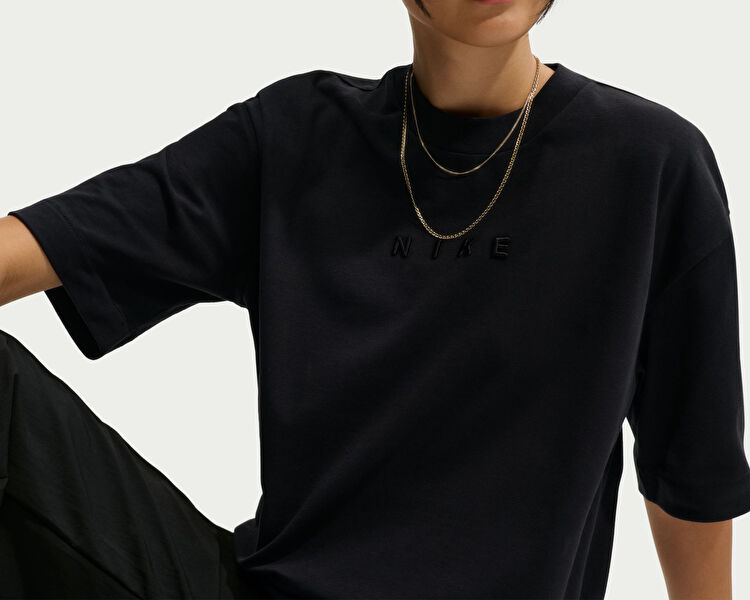 W NSW NK LUXE RLX TEE FA26