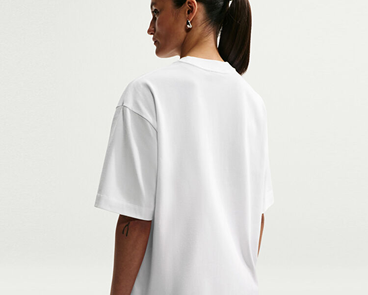 W NSW NK LUXE RLX TEE FA26