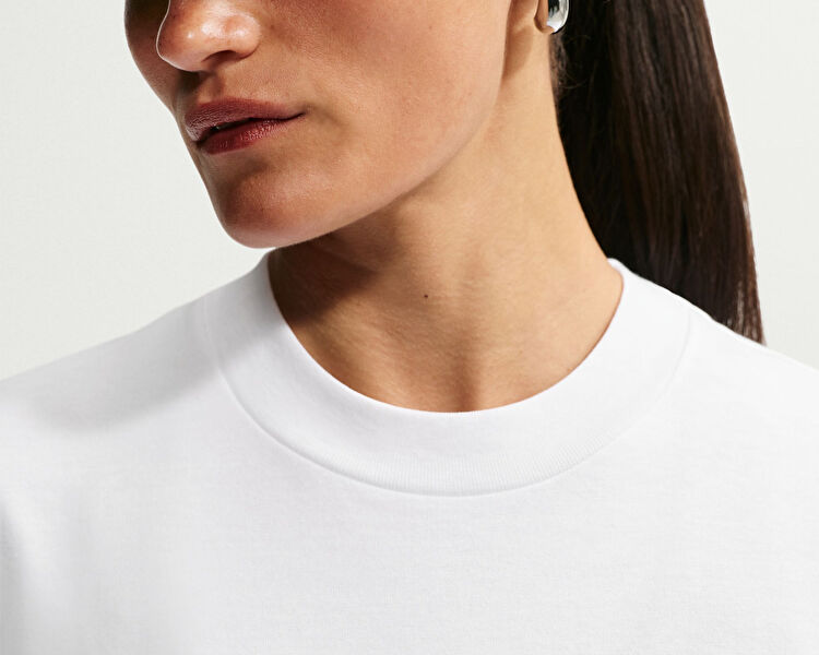 W NSW NK LUXE RLX TEE FA26