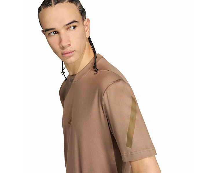 M Z.N.E. TEE RE